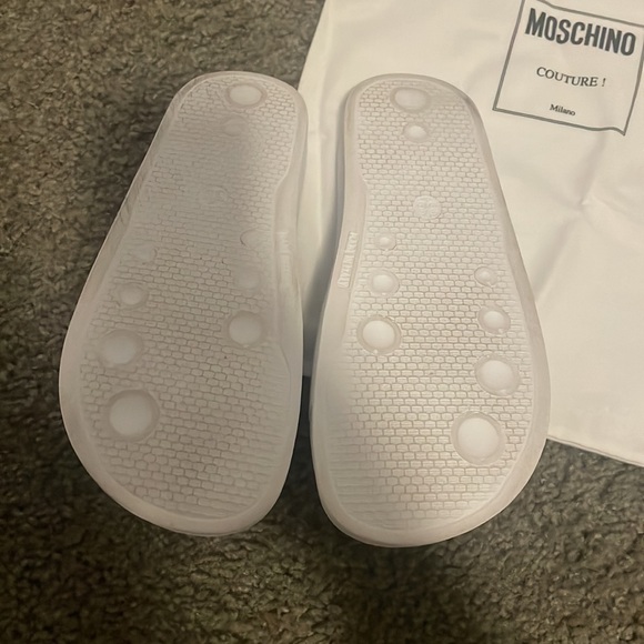 Moschino White Pool slides - Picture 6 of 8